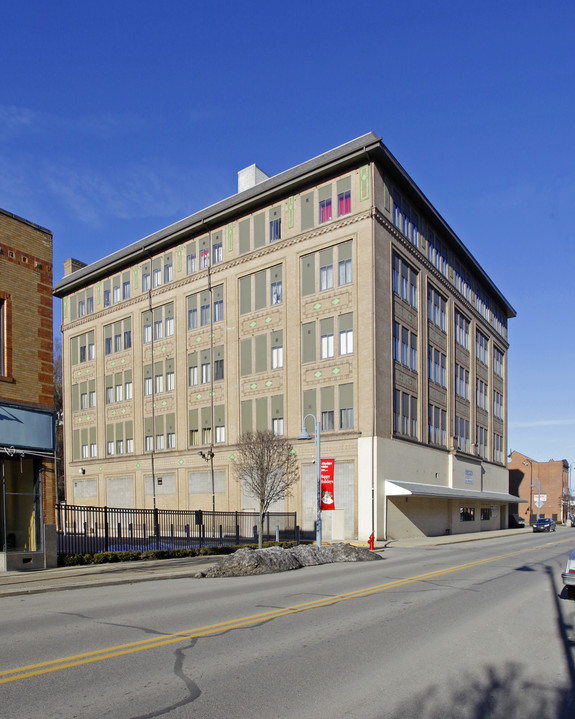 Towne Tower Apartments in Aliquippa, PA - Foto de edificio