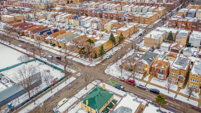 2557 N Lockwood Ave in Chicago, IL - Building Photo - Building Photo