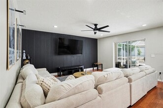 8105 River Mont Way in Tampa, FL - Building Photo - Building Photo