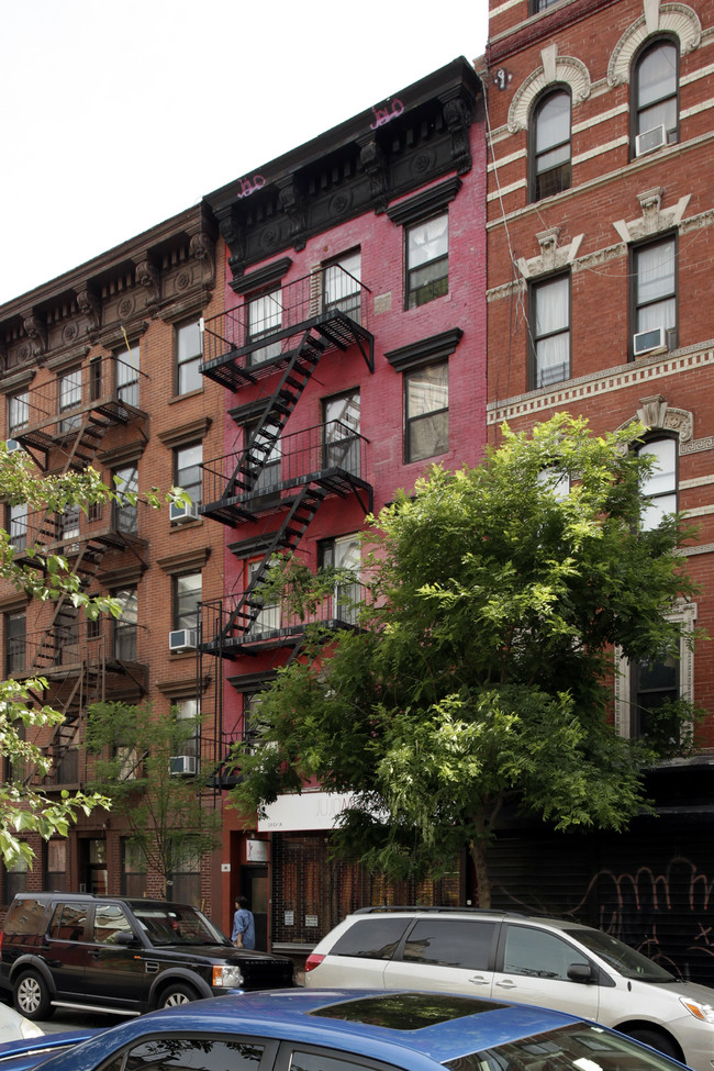 211 E Fourth St in New York, NY - Foto de edificio - Building Photo