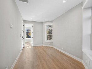 2818 W Fletcher St in Chicago, IL - Building Photo - Building Photo