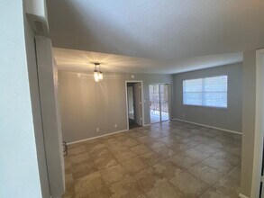 1566 SE Royal Green Cir, Unit V204 in Port St. Lucie, FL - Building Photo - Building Photo