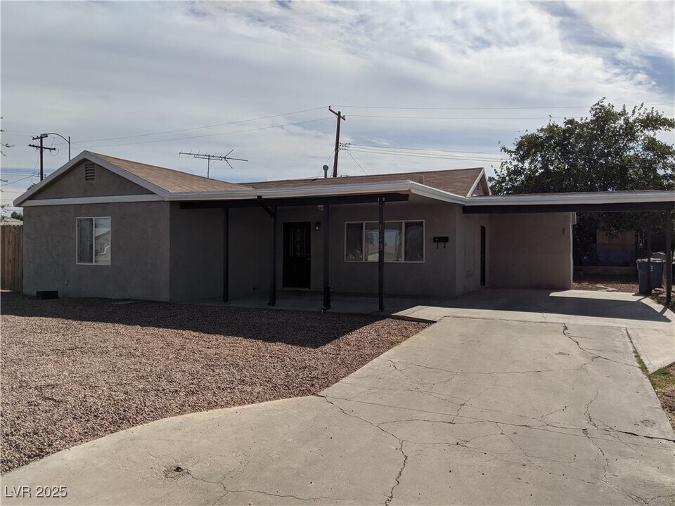 129 Beech St in Henderson, NV - Building Photo