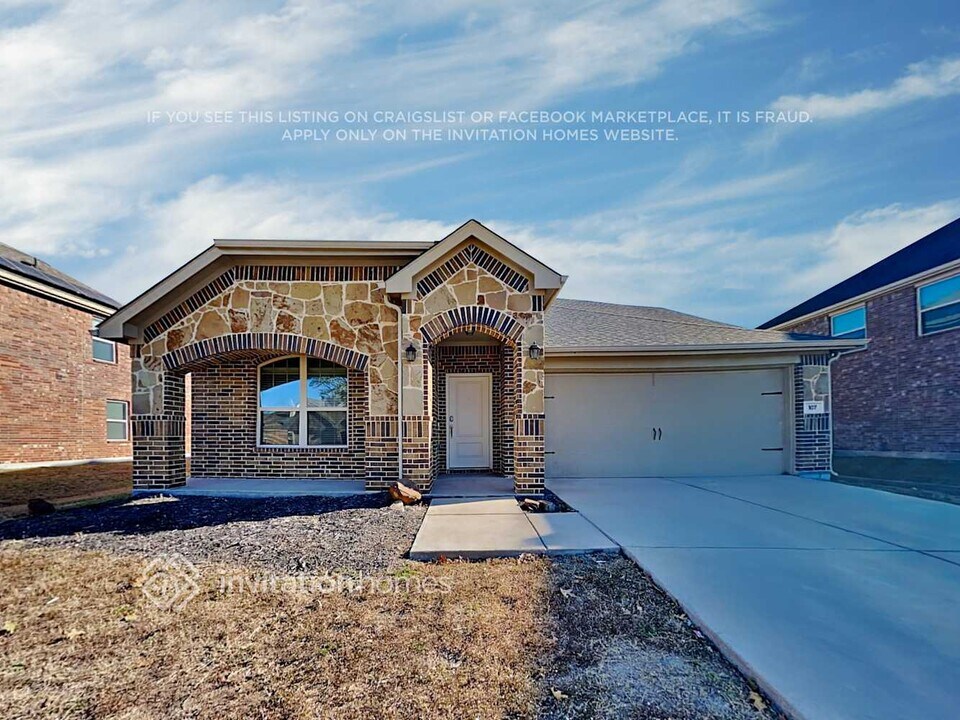 107 Morning Star Ln in Waxahachie, TX - Building Photo