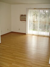 1312 Wilson St, Unit C in Onalaska, WI - Foto de edificio - Building Photo