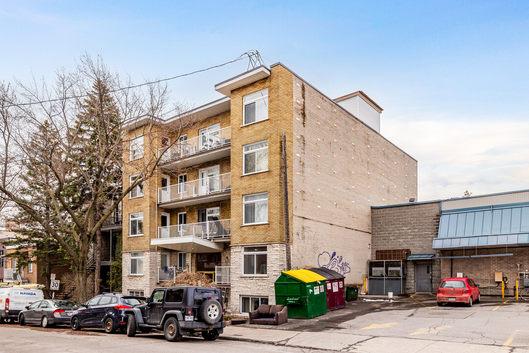 2670 Moreau in Montréal, QC - Building Photo