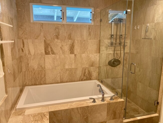 211 Kawaihae St in Honolulu, HI - Building Photo - Building Photo