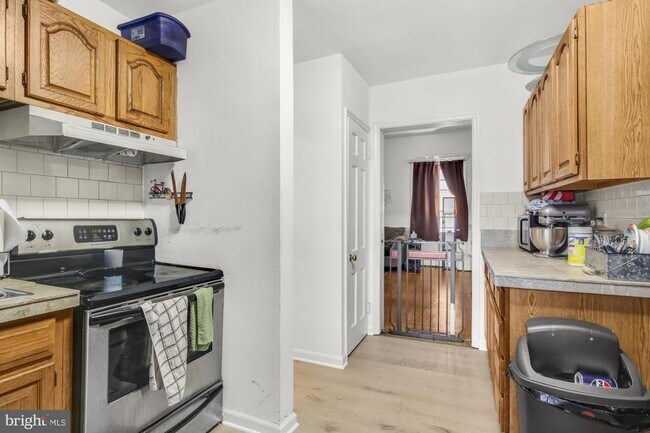 350 Green Ln in Philadelphia, PA - Building Photo - Building Photo