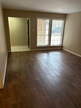 104 E Del Mar Blvd in Laredo, TX - Building Photo - Building Photo