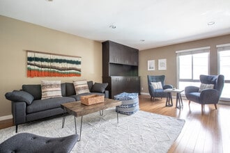 4407 Francis Ave, Unit 204 in Los Angeles, CA - Building Photo - Building Photo