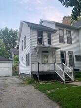 816 N Sheridan St, Unit 1302 5th st near garage in Bay City, MI - Building Photo - Building Photo