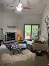 107 Hollyridge Ln in Columbia, MO - Building Photo - Building Photo