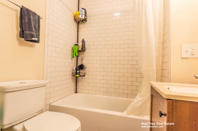 18 Cobden St, Unit 1 in Boston, MA - Foto de edificio - Building Photo