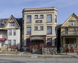 1708 E Lafayette Pl in Milwaukee, WI - Building Photo