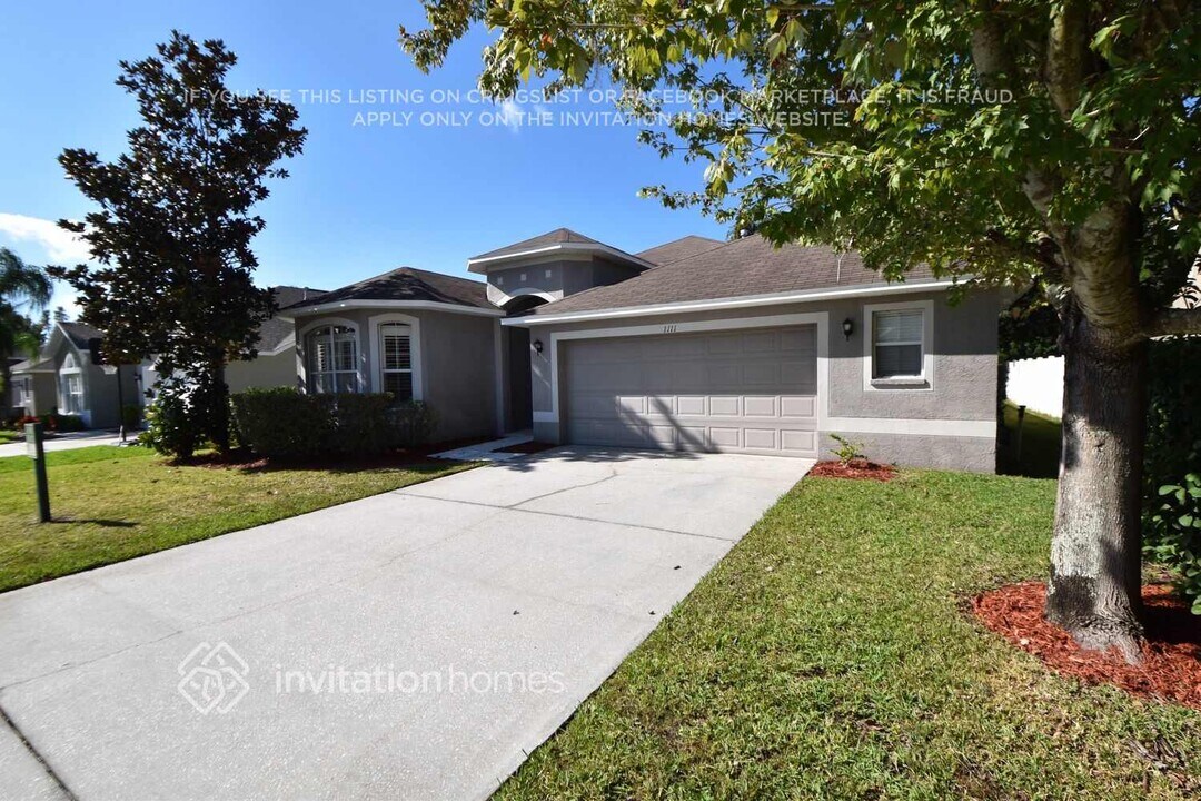 1111 Rolling Stone Run in Odessa, FL - Building Photo