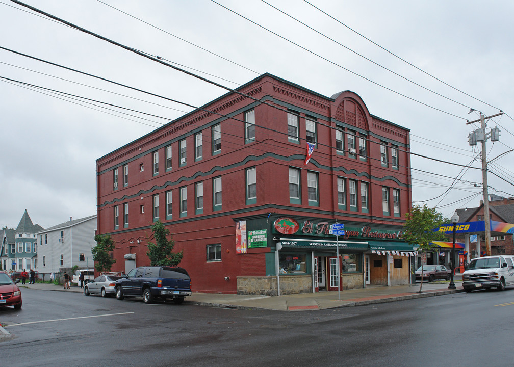 1001-1007 East Main St in Bridgeport, CT - Building Photo