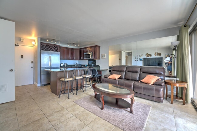 2140 Kuhio Ave. in Honolulu, HI - Building Photo - Building Photo