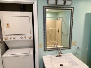 99 Marlborough St in East Greenwich, RI - Building Photo - Building Photo