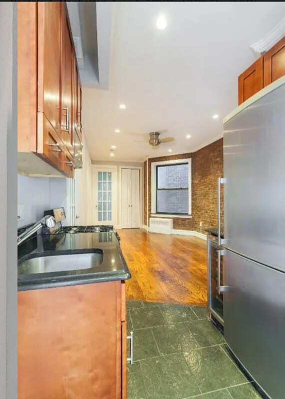 W. 97th St in New York, NY - Building Photo - Building Photo