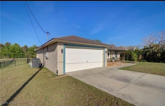 836 Woodridge Cir in Ft. Myers, FL - Building Photo - Building Photo