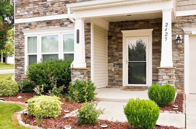 2425 Dog Leg Dr in Winston-Salem, NC - Building Photo - Building Photo