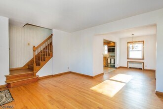11 Jaskot Ln in Clifton, NJ - Building Photo - Building Photo