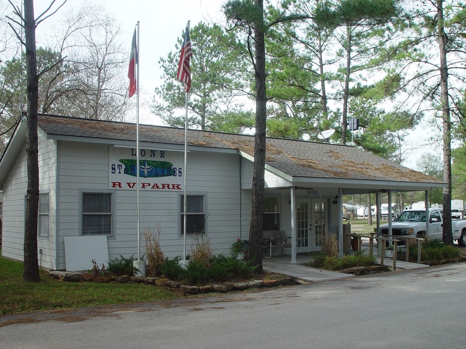 Lone Star Lakes RV Park in New Caney, TX - Building Photo