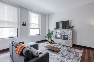1 W 4th St in Cincinnati, OH - Building Photo