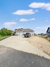 7904 Carriage Ln Dr in Grande Prairie, AB - Building Photo - Building Photo