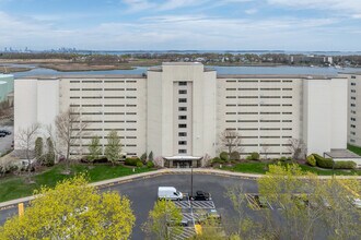 Captain Cove's Condominiums in Quincy, MA - Building Photo - Building Photo