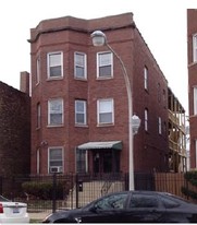 1522 E 73rd Pl Apartamentos