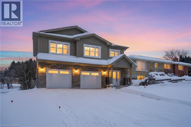 11 Hamilton Dr in Guelph, ON - Building Photo - Building Photo