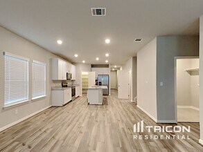 13630 Paxton Blvd in Saint Hedwig, TX - Building Photo - Building Photo