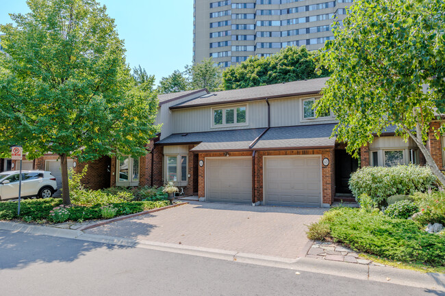 1200 Walden Cir in Mississauga, ON - Building Photo - Building Photo