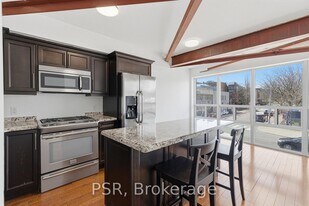 2541 Yonge St in Toronto, ON - Building Photo