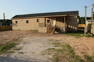 21613 Erika Ct in Porter, TX - Foto de edificio - Building Photo