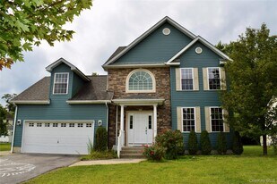 9 Alia Ct in Poughkeepsie, NY - Building Photo