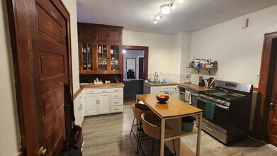 912 4th St NE, Unit 1 in Minneapolis, MN - Building Photo - Building Photo