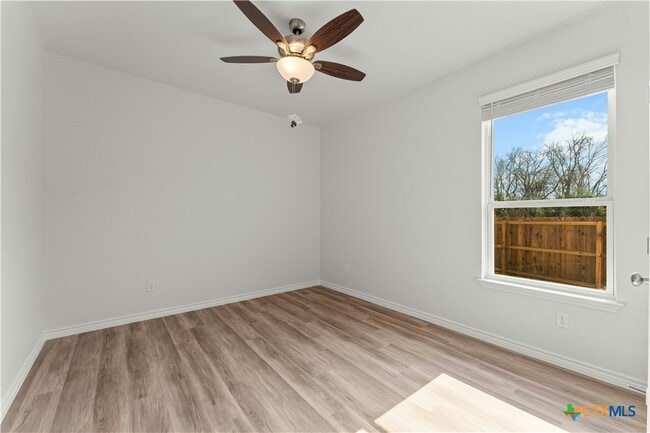 property at 1118 B Zora Dr