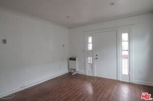 1056 W 42nd Pl in Los Angeles, CA - Building Photo