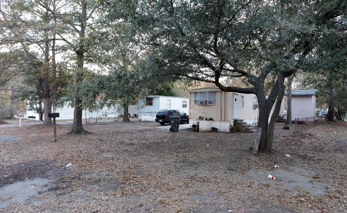 5460 Dutton Ave in Charleston, SC - Building Photo