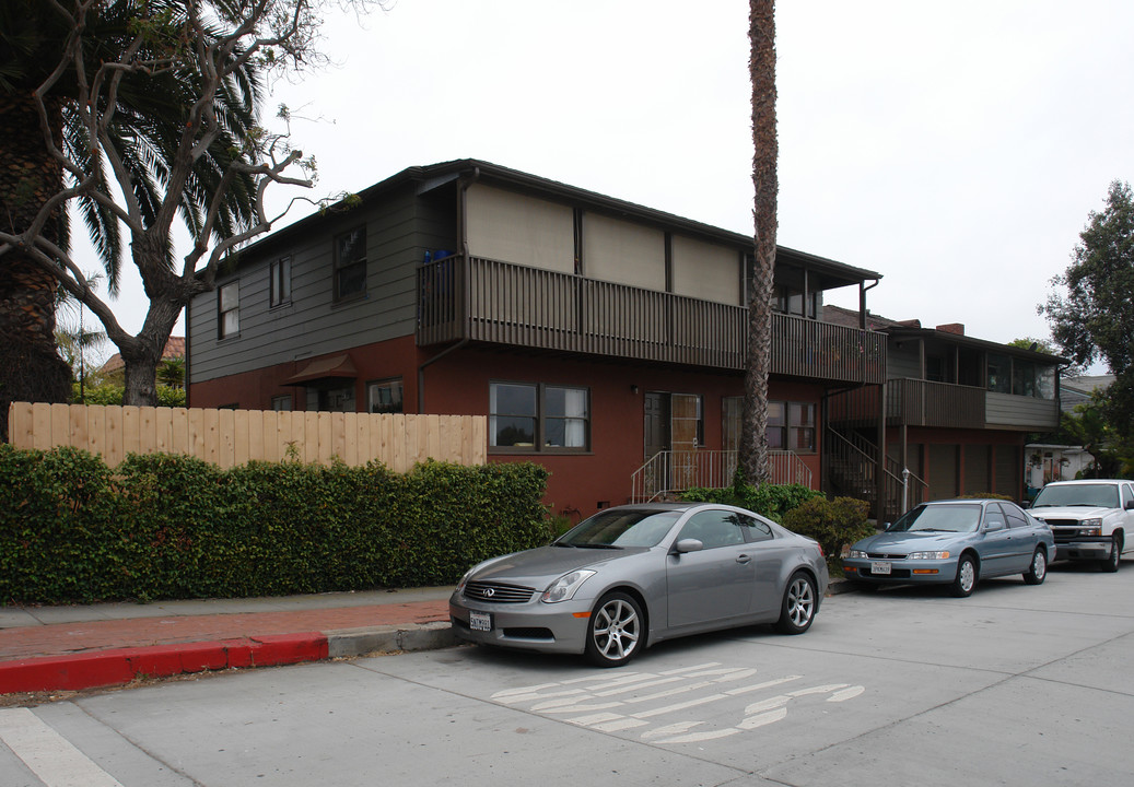 6678 La Jolla Blvd in La Jolla, CA - Foto de edificio