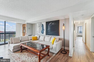 7401 Westlake Terrace in Bethesda, MD - Building Photo - Building Photo