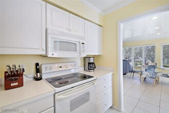 286 4th St S in Naples, FL - Building Photo - Building Photo