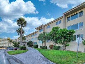 55 Harbor View Ln in Belleair Bluffs, FL - Building Photo - Building Photo