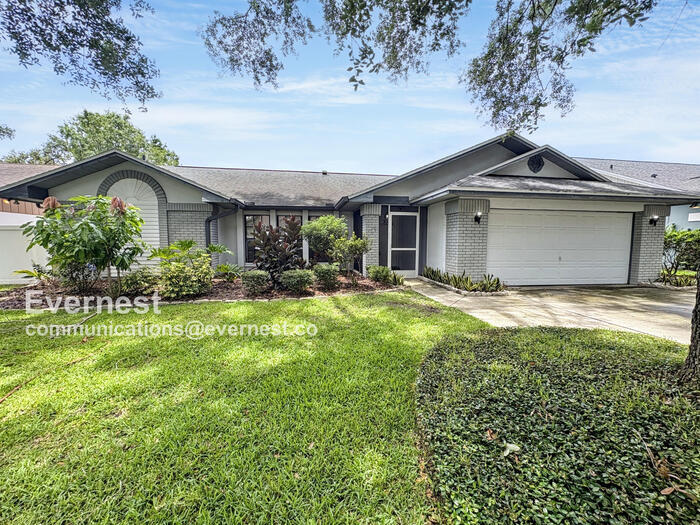 2604 Sablewood Dr in Valrico, FL - Building Photo