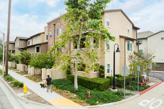 Meadow Park in Claremont, CA - Foto de edificio - Building Photo