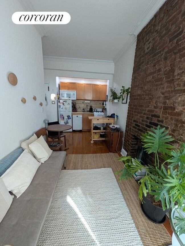 105 Christopher St in New York, NY - Building Photo - Building Photo