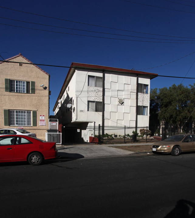 1221 N Berendo St in Los Angeles, CA - Building Photo