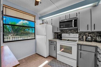 6049 Balboa Cir, Unit 302 in Boca Raton, FL - Building Photo - Building Photo